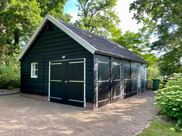 istock Dutch cultural tulip barn 1407877693