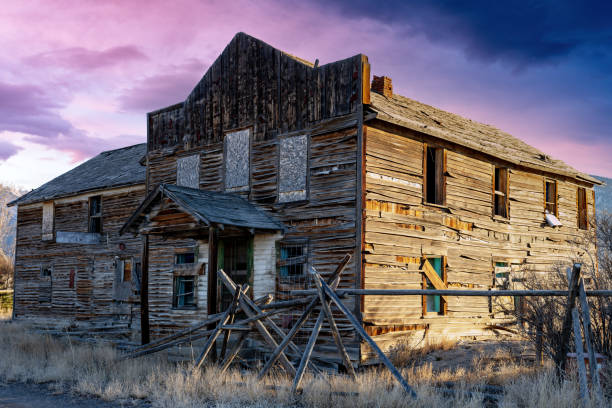 istock Old abandon hotel in a western town 1407878215