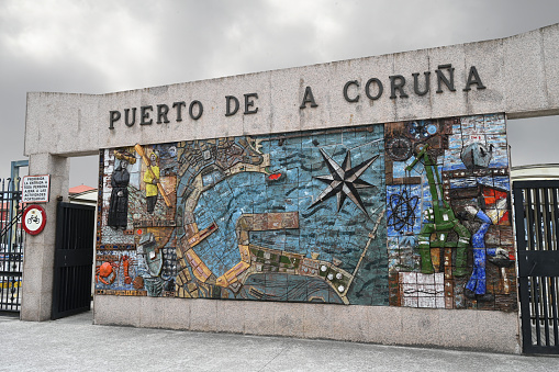 La Corogne, Espagne, 24 juin 2022 : Entrance to the commercial port of La Coruña