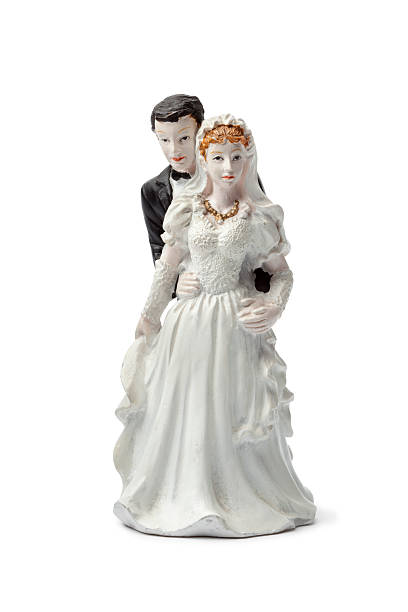 istock Old plaster bride and groom cake topper 140789101