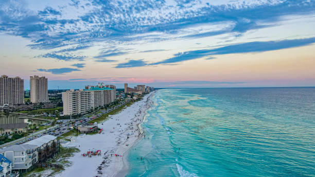 destin e miramar spiagge florida 2022 drone aerial gulf coast - fish sand beach horizontal foto e immagini stock