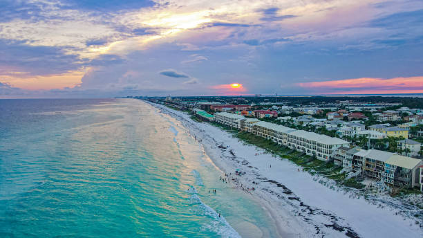 destin e miramar spiagge florida 2022 drone aerial gulf coast - sunrise broward county florida foto e immagini stock