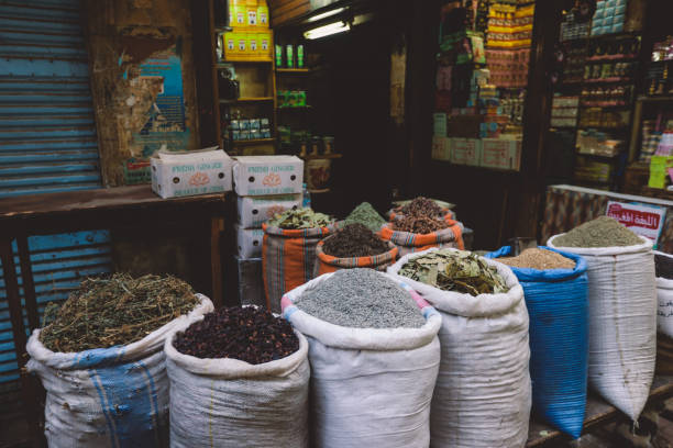 famoso bazar de khan el-khalili no centro histórico do cairo - el khalili - fotografias e filmes do acervo