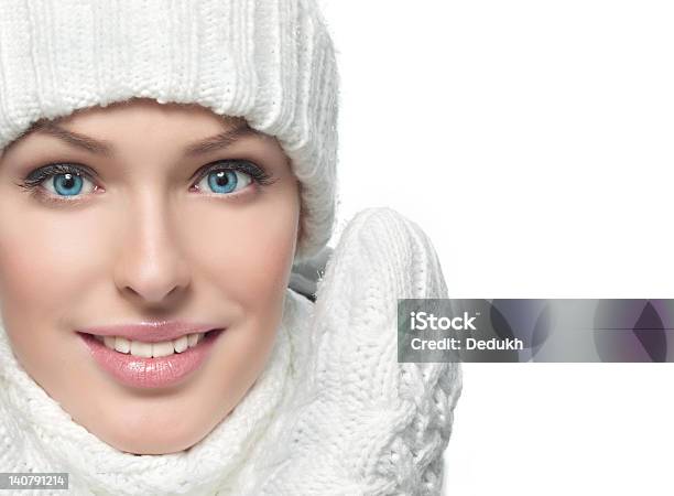 Mädchen In Winterkleidung Stockfoto und mehr Bilder von Winter - Winter, Make-Up, Eine Frau allein