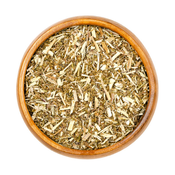 полынь сладкая, сушеная трава, artemisia annua в деревянной миске - чайная чаша стоковые фото и изображения