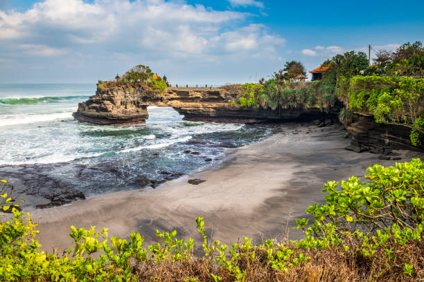 バリ島のタナロットに近い美しい湾 - tanah lot close up bali indonesia ストックフォトと画像