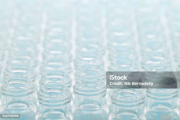 Foto de Químico Vidro De Amostra Vials Para Chromatography e mais fotos de stock de Azul - Azul, Azul Turquesa, Biotecnologia