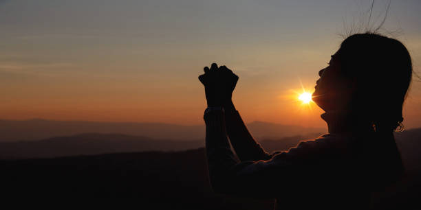 istock woman worship on sunset 1407940544