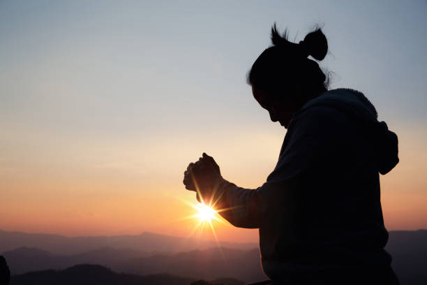 istock woman worship on sunset 1407940568