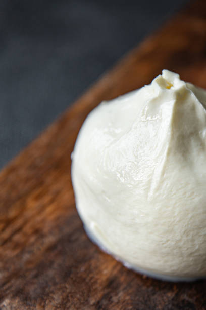 fresco buratta queijo lanche burratina refeição na mesa copiar fundo de comida espacial - buratta - fotografias e filmes do acervo