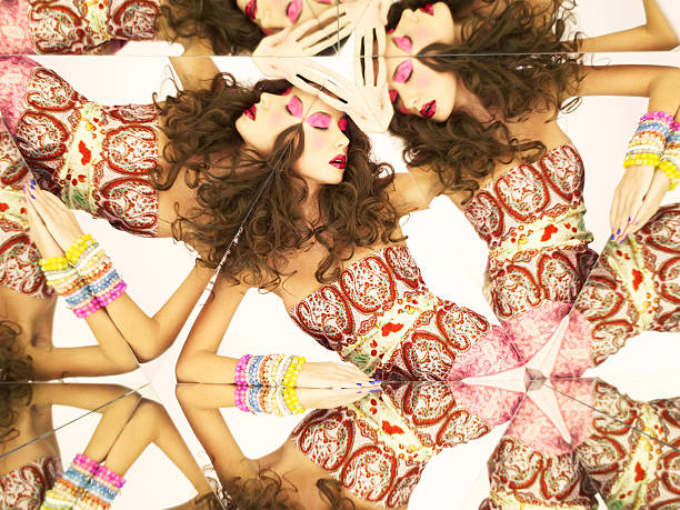 bright brunette nel caleidoscopio - kaleidoscope women mirrored pattern mirror foto e immagini stock