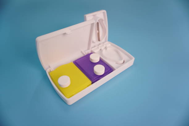 istock Pocket pill cutter, close up P1 1408000013