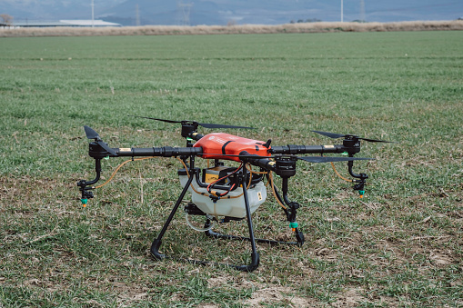 Drones, which have led to good developments in the field of agriculture, have become a part of our lives. Agricultural drones, which are used in many areas from pesticides to disease detection, are gradually developing and becoming widespread.