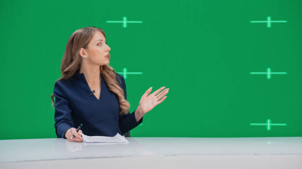 Newsroom TV Studio Live News Program with Green Screen Background: Professional White Female Presenter Reporting, Talking. Television Cable Channel Anchorwoman. Network Broadcast Mock-up Newsroom TV Studio Live News Program with Green Screen Background: Professional White Female Presenter Reporting, Talking. Television Cable Channel Anchorwoman. Network Broadcast Mock-up woman press conference stock pictures, royalty-free photos & images