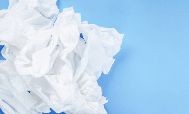 o papel de tecido amassado no fundo azul. - tissue crumpled toilet paper paper - fotografias e filmes do acervo