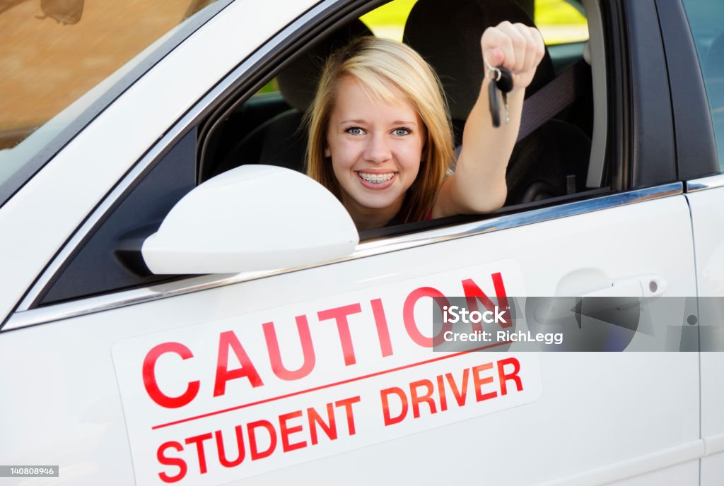 運転免許試験 - 少女のロイヤリティフリーストックフォト