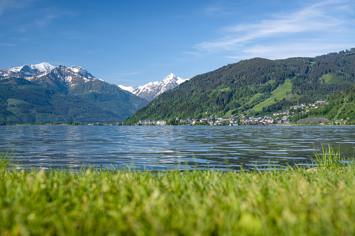 Bathing lawn on the shore of Lake Zell, in the background the town of Zell am See and the snow-capped Kitzsteinhorn, Salzburger Land, Austria, Europe