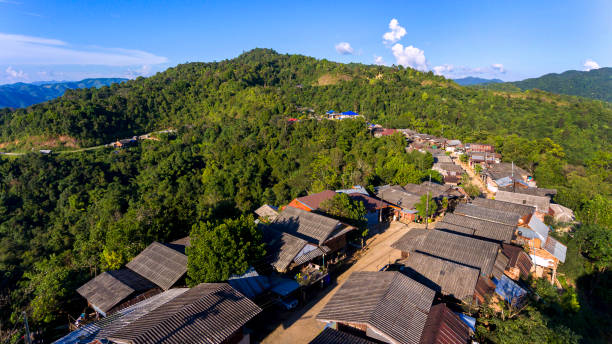 ヒル トライブ ハウス、バン ラ ウブ、フアイ ホム小地区、メー ラ ノイ地区、メー ホン ソン、タイ - town village hill panoramic ストックフォトと画像
