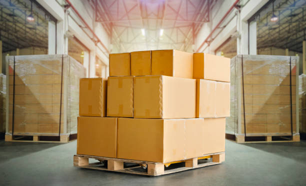 packaging boxes stacked on pallets in storage warehouse. cartons cardboard boxes. supply chain. storehouse distribution. shipping supplies warehouse logistics. - warehouse forklift distribution warehouse merchandise imagens e fotografias de stock