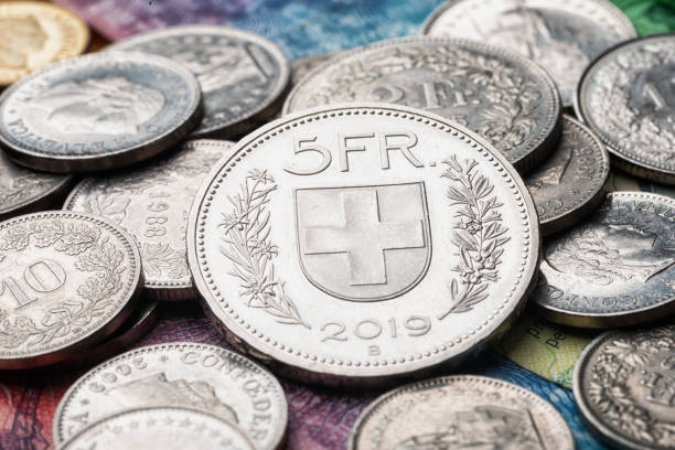 jahr 2019 5 franken münzwährung chf schweiz - swiss currency swiss francs currency swiss coin stock-fotos und bilder