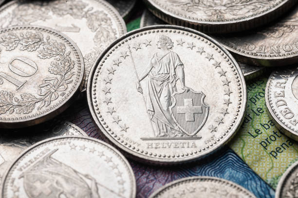 helvetia en moneda de 1 franco divisa vista trasera chf suiza - swiss currency fotografías e imágenes de stock