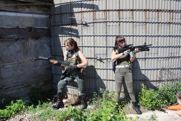 istock two female soldiers 1408172731