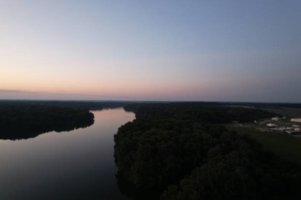 istock Sunset silhouette pictures at Harrisburg Lake 1408192501
