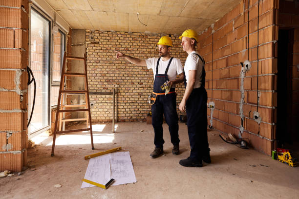 istock Full length of construction workers working in the apartment. 1408203184