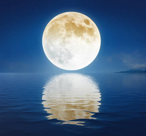 istock The moon and its reflection on the sea 1408274797