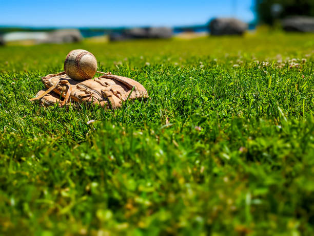 playing catch - catching horizontal nobody baseballs imagens e fotografias de stock