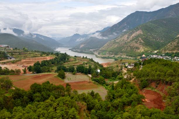 The upper reaches of Yangtze- Jinsha River Jinsha River, the upper reaches of the Yangtze River in China, is named after the yellow sand in the river;
It flows through Sichuan, Xizang and Yunnan provinces to Yibin, Sichuan province, where it joins the Minjiang River. At this time, it was called the Yangtze River.
With a total length of 3,481 kilometers and a watershed area of 502,000 square kilometers, it is rich in water resources. sichuan province stock pictures, royalty-free photos & images