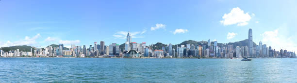 panorama von victoria harbor und hong kong island - hong kong skyline panoramic china stock-fotos und bilder