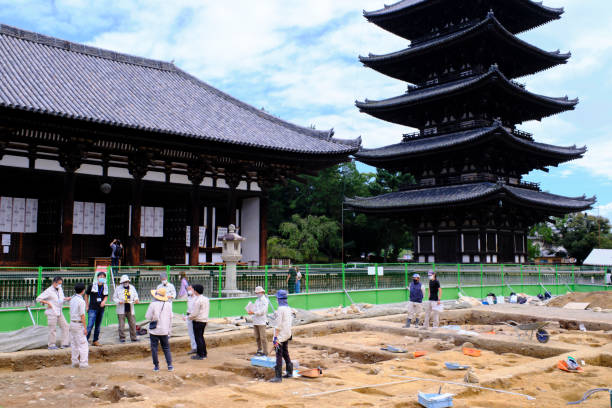 archaeological dig at kofukuji temple - 興福寺 奈良 個照片及圖片檔