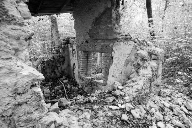 istock Side view of the ruined maisonette 1408388076