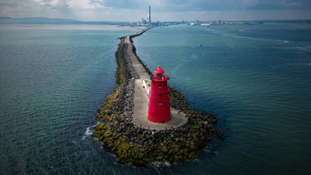 phare poolbeg - dublin ireland photos et images de collection
