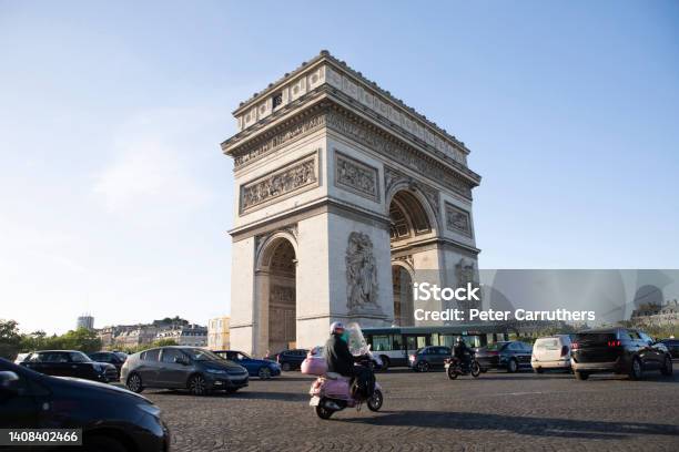 Traffic Moving Around The Arc De Triomphe Stock Photo - Download Image Now - Arc de Triomphe - Paris, Architecture, Capital Cities