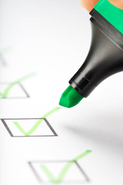istock Green marker with markers on the checklist sheet. 1408403906