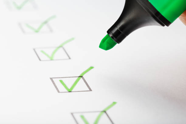 istock Green marker with markers on the checklist sheet. 1408403965