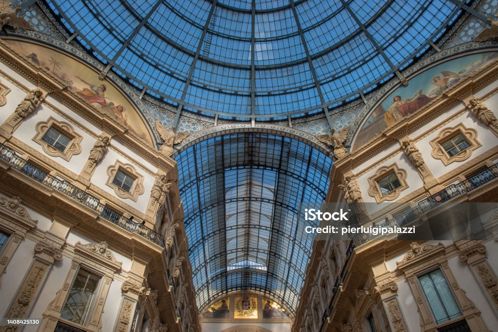 Vitrážové okno v Galleria Vittorio Emanuele - Bez autorských poplatků Barevný obrázek Stock fotka Vitrážové okno v Galleria Vittorio Emanuele - Bez autorských poplatků Barevný obrázek Stock fotka