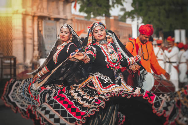 джайпур - indian culture dancing dancer women стоковые фото и изображения