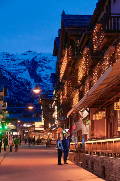 zermatt at sunset, switzerland - travel vertical tourist switzerland imagens e fotografias de stock