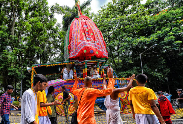 hindu devotee from all across west bengal gathered together in iskcon, kolkata during rath yatra festival. - west indian culture imagens e fotografias de stock