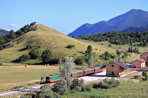 Tren en la estación Rivisondoli - Pescocostanzo photo