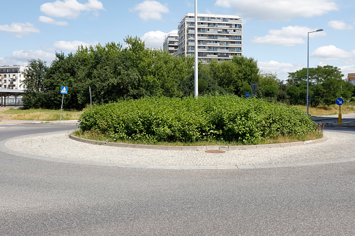 The intersection with the roundabout can be seen in the Goclaw housing estate in the Praga Poludnie district in Warsaw.
