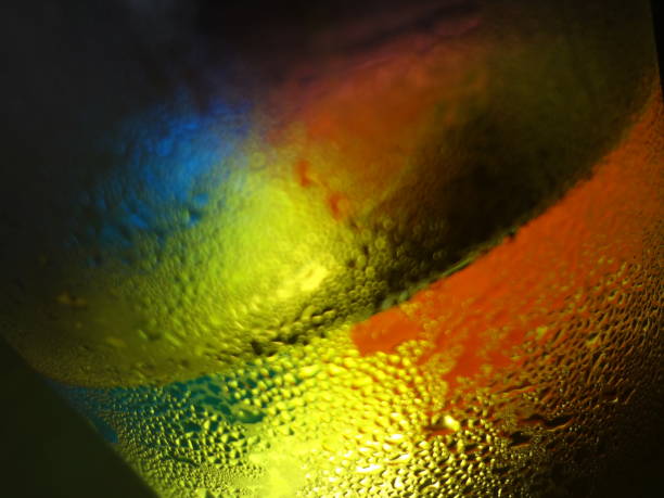 multi colorato arcobaleno neon a righe astratto strutturato sfocato sfocato swirl pattern curve sfondo - neon light rainbow bright gay pride foto e immagini stock
