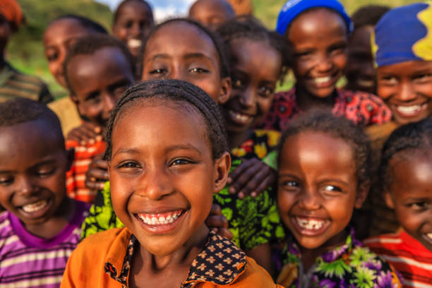 gruppo di bambini africani felici, africa orientale - ethiopia foto e immagini stock