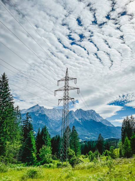 The topic of electricity and power supply is getting more and more serious these days. Here is a symbolic photo of a power pole with Germany‘s highest moutain, the Zugspitze, in the background.
