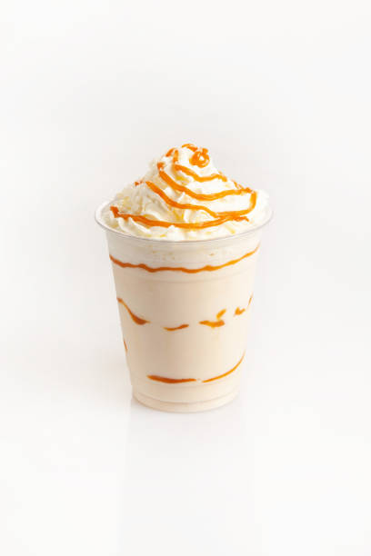 caramel iced frappe latte with whipped cream - caramel latté coffee cafe macchiato imagens e fotografias de stock