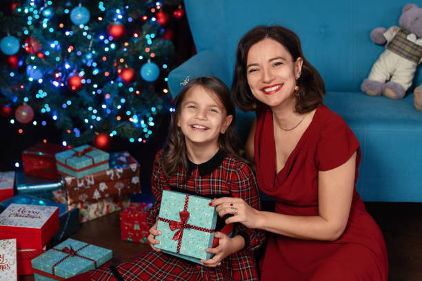 https://media.istockphoto.com/id/1408608598/photo/woman-and-girl-mother-and-daughter-unpack-gifts-for-christmas-behind-is-a-christmas-tree.jpg?s=612x612&w=0&k=20&c=Z0OjY8kntHs-QWdvzkLdUoj1fI4Fz3YiYL8IBumJiQQ=