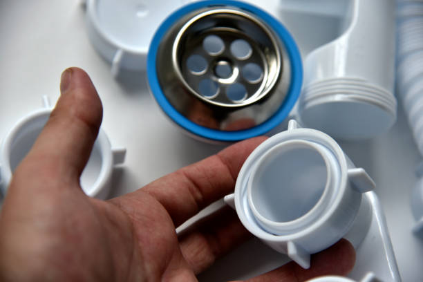 istock Plumbing siphon in the hands of a master 1408684021